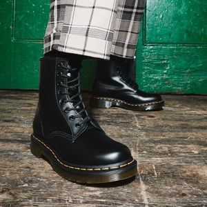 Women’s 1460 Dr. Marten’s leather lace up boot